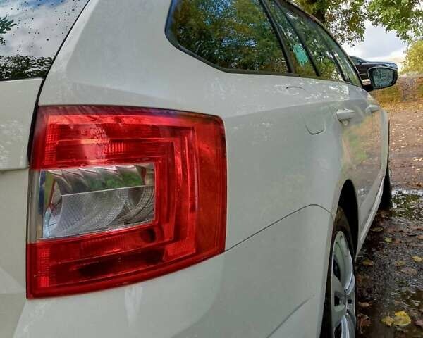 Білий Шкода Октавія, об'ємом двигуна 1.6 л та пробігом 249 тис. км за 11250 $, фото 10 на Automoto.ua