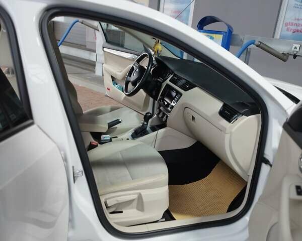 Шкода Октавія 2014 у Одесі на Automoto.ua Білий Шкода Октавія, об'ємом двигуна 2 л та пробігом 280 тис. км за 10500 $, фото 11 на Automoto.ua