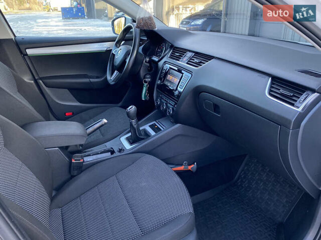 Белый Шкода Октавия, объемом двигателя 1.6 л и пробегом 236 тыс. км за 9799 $, фото 42 на Automoto.ua