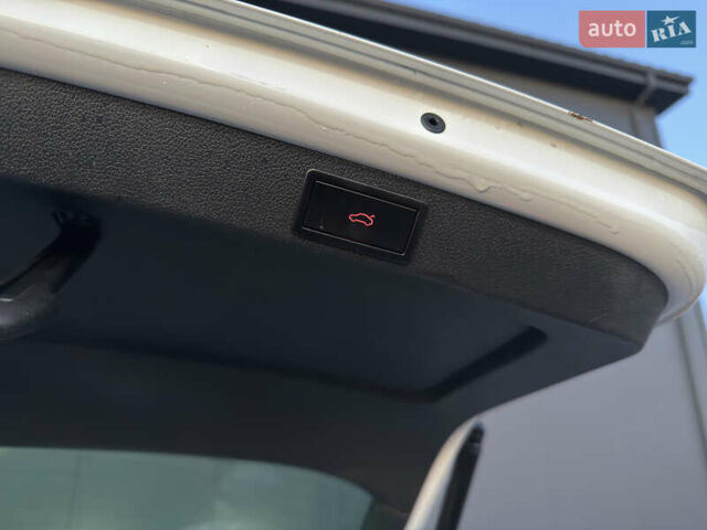 Белый Шкода Октавия, объемом двигателя 1.98 л и пробегом 203 тыс. км за 15200 $, фото 8 на Automoto.ua