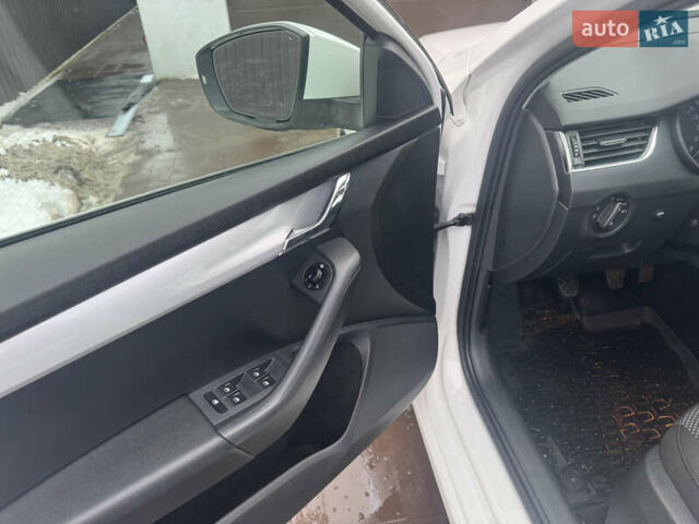 Белый Шкода Октавия, объемом двигателя 1.6 л и пробегом 230 тыс. км за 10500 $, фото 17 на Automoto.ua