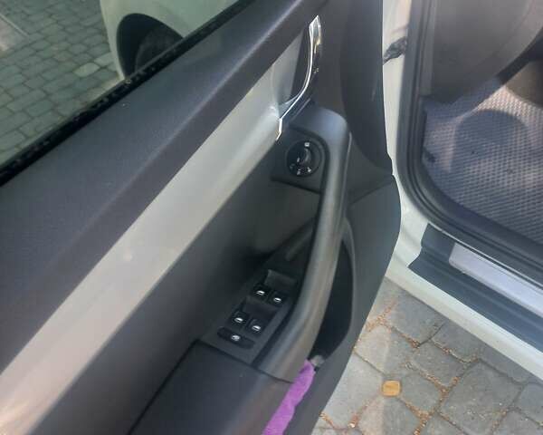 Белый Шкода Октавия, объемом двигателя 1.6 л и пробегом 241 тыс. км за 11300 $, фото 28 на Automoto.ua