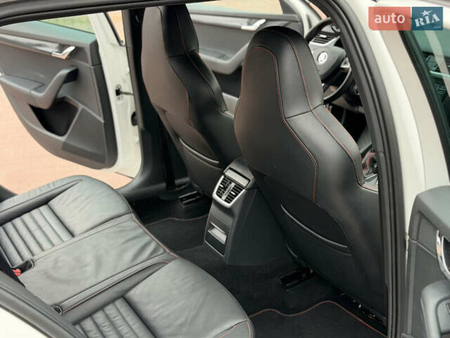 Белый Шкода Октавия, объемом двигателя 2 л и пробегом 230 тыс. км за 15300 $, фото 27 на Automoto.ua