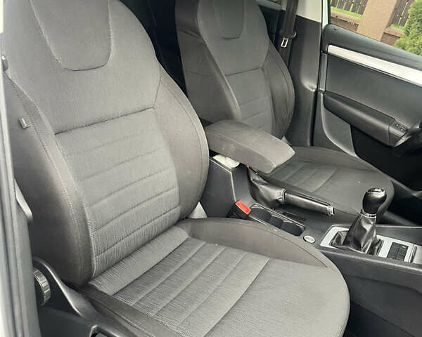 Білий Шкода Октавія, об'ємом двигуна 1.6 л та пробігом 172 тис. км за 9400 $, фото 26 на Automoto.ua