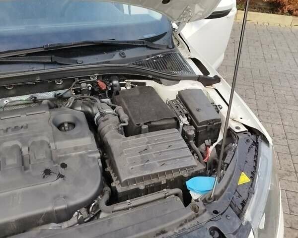 Шкода Октавия 2014 в Казатине на Automoto.ua Белый Шкода Октавия, объемом двигателя 1.97 л и пробегом 199 тыс. км за 11500 $, фото 22 на Automoto.ua