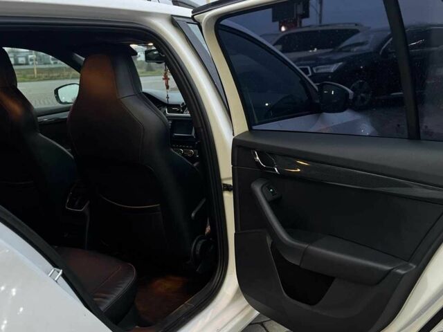 Белый Шкода Октавия, объемом двигателя 0 л и пробегом 274 тыс. км за 13100 $, фото 19 на Automoto.ua