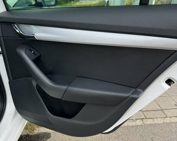 Белый Шкода Октавия, объемом двигателя 1.4 л и пробегом 197 тыс. км за 10400 $, фото 17 на Automoto.ua