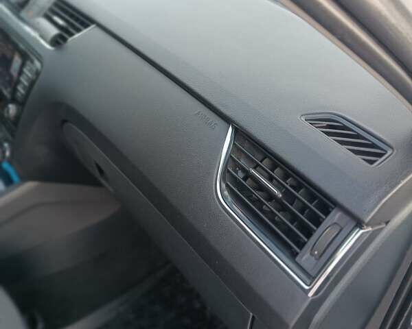 Білий Шкода Октавія, об'ємом двигуна 1.6 л та пробігом 300 тис. км за 9699 $, фото 10 на Automoto.ua