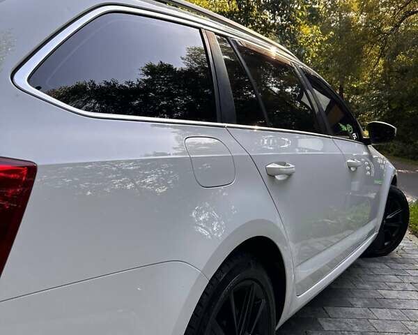 Белый Шкода Октавия, объемом двигателя 1.97 л и пробегом 296 тыс. км за 13100 $, фото 4 на Automoto.ua