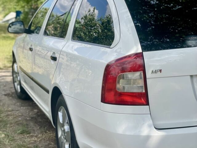 Білий Шкода Октавія, об'ємом двигуна 1.6 л та пробігом 180 тис. км за 9700 $, фото 2 на Automoto.ua