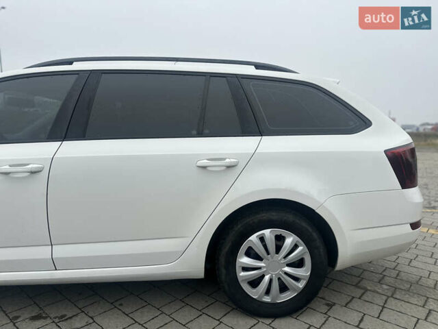 Білий Шкода Октавія, об'ємом двигуна 1.6 л та пробігом 284 тис. км за 8600 $, фото 9 на Automoto.ua