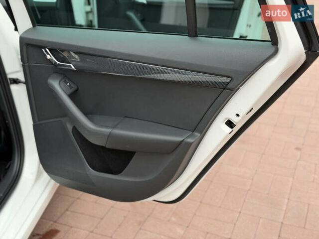 Белый Шкода Октавия, объемом двигателя 2 л и пробегом 230 тыс. км за 15300 $, фото 26 на Automoto.ua