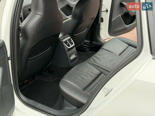 Белый Шкода Октавия, объемом двигателя 2 л и пробегом 230 тыс. км за 15300 $, фото 23 на Automoto.ua