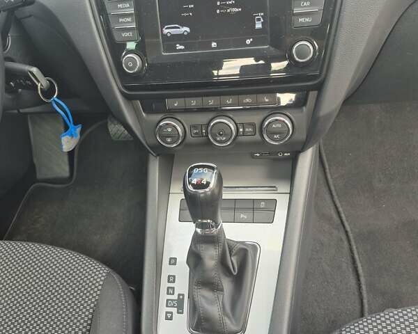 Білий Шкода Октавія, об'ємом двигуна 1.8 л та пробігом 182 тис. км за 11200 $, фото 2 на Automoto.ua