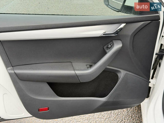 Білий Шкода Октавія, об'ємом двигуна 1.6 л та пробігом 204 тис. км за 11299 $, фото 29 на Automoto.ua