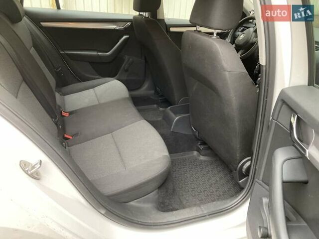 Белый Шкода Октавия, объемом двигателя 1.2 л и пробегом 114 тыс. км за 10500 $, фото 9 на Automoto.ua