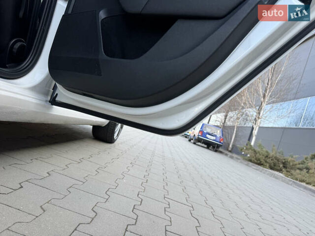 Белый Шкода Октавия, объемом двигателя 1.98 л и пробегом 199 тыс. км за 13500 $, фото 71 на Automoto.ua