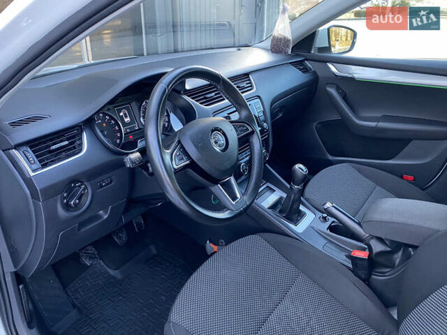 Белый Шкода Октавия, объемом двигателя 1.6 л и пробегом 236 тыс. км за 9799 $, фото 31 на Automoto.ua