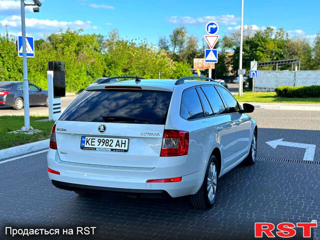 Шкода Октавия 2014 в Днепре (Днепропетровске) на Automoto.ua Белый Шкода Октавия, объемом двигателя 1.6 л и пробегом 290 тыс. км за 10300 $, фото 4 на Automoto.ua
