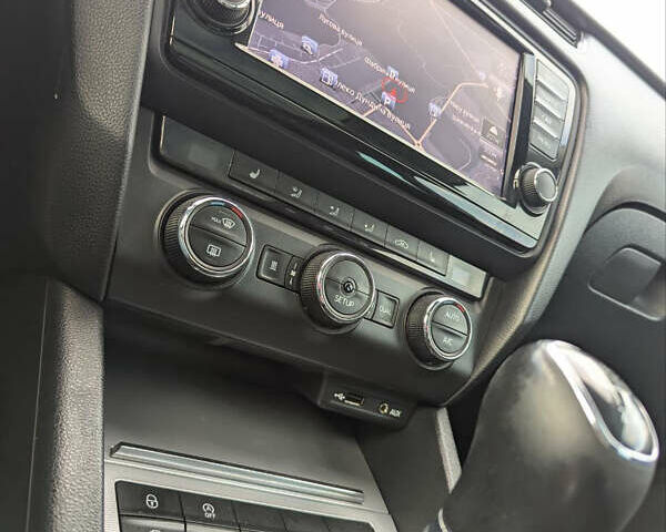 Белый Шкода Октавия, объемом двигателя 1.6 л и пробегом 338 тыс. км за 10399 $, фото 57 на Automoto.ua