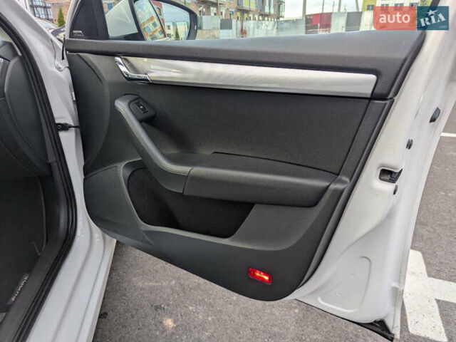 Белый Шкода Октавия, объемом двигателя 1.6 л и пробегом 338 тыс. км за 10399 $, фото 24 на Automoto.ua