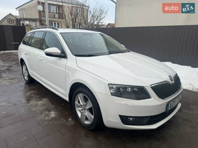 Белый Шкода Октавия, объемом двигателя 1.6 л и пробегом 230 тыс. км за 10500 $, фото 2 на Automoto.ua