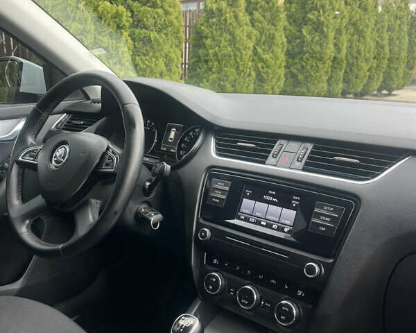Білий Шкода Октавія, об'ємом двигуна 1.6 л та пробігом 172 тис. км за 9400 $, фото 24 на Automoto.ua