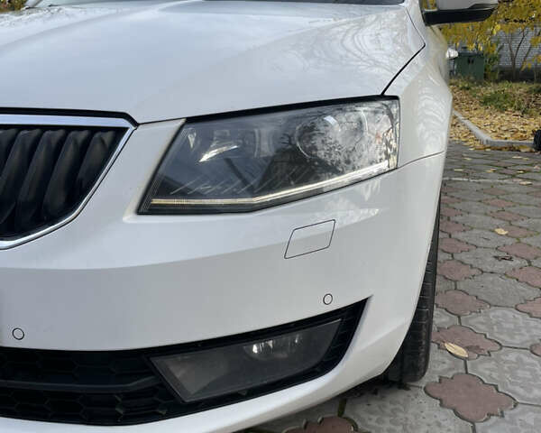 Белый Шкода Октавия, объемом двигателя 1.97 л и пробегом 353 тыс. км за 14000 $, фото 6 на Automoto.ua