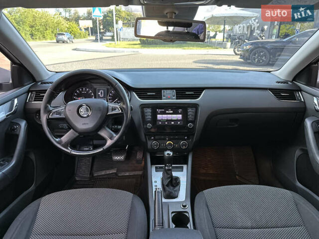 Белый Шкода Октавия, объемом двигателя 1.6 л и пробегом 295 тыс. км за 9999 $, фото 8 на Automoto.ua