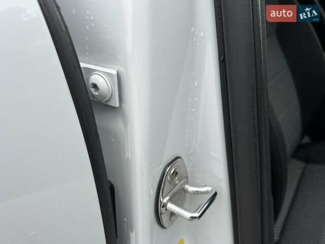 Белый Шкода Октавия, объемом двигателя 1.8 л и пробегом 182 тыс. км за 11650 $, фото 95 на Automoto.ua