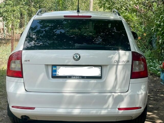 Білий Шкода Октавія, об'ємом двигуна 1.6 л та пробігом 180 тис. км за 9700 $, фото 1 на Automoto.ua