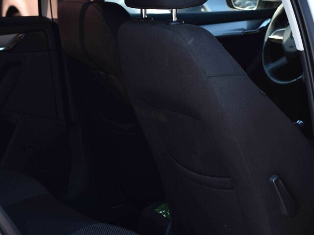 Шкода Октавия 2014 в Кривом Роге на Automoto.ua Белый Шкода Октавия, объемом двигателя 1.6 л и пробегом 304 тыс. км за 8999 $, фото 15 на Automoto.ua