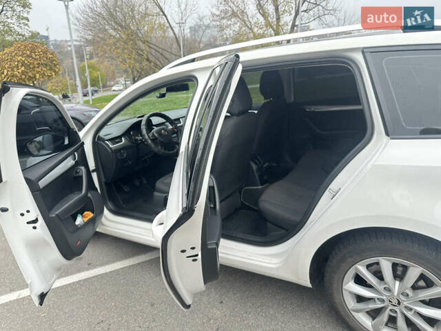 Белый Шкода Октавия, объемом двигателя 1.6 л и пробегом 232 тыс. км за 8800 $, фото 7 на Automoto.ua