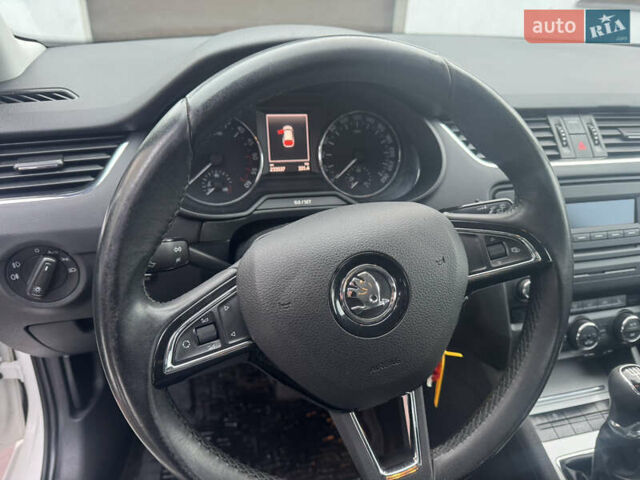 Белый Шкода Октавия, объемом двигателя 1.6 л и пробегом 230 тыс. км за 10500 $, фото 20 на Automoto.ua