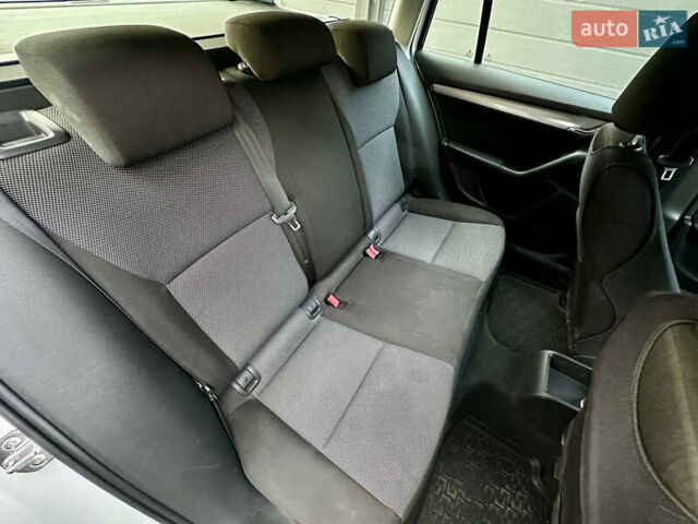 Білий Шкода Октавія, об'ємом двигуна 1.6 л та пробігом 230 тис. км за 9300 $, фото 10 на Automoto.ua
