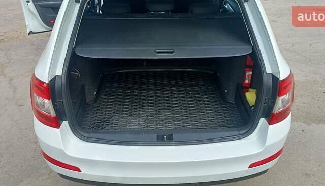 Белый Шкода Октавия, объемом двигателя 1.6 л и пробегом 245 тыс. км за 10300 $, фото 12 на Automoto.ua