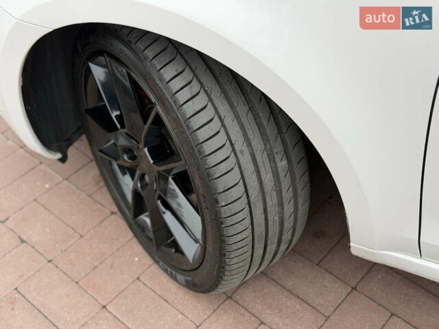 Белый Шкода Октавия, объемом двигателя 2 л и пробегом 230 тыс. км за 15300 $, фото 34 на Automoto.ua