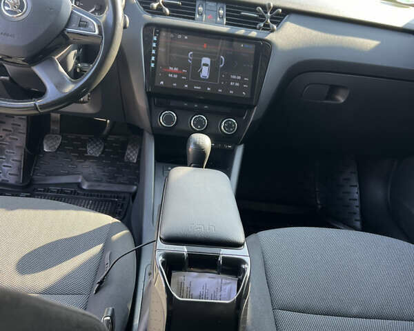 Белый Шкода Октавия, объемом двигателя 1.6 л и пробегом 248 тыс. км за 11500 $, фото 8 на Automoto.ua