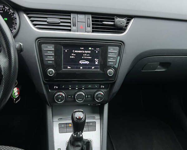 Білий Шкода Октавія, об'ємом двигуна 1.8 л та пробігом 182 тис. км за 10800 $, фото 12 на Automoto.ua