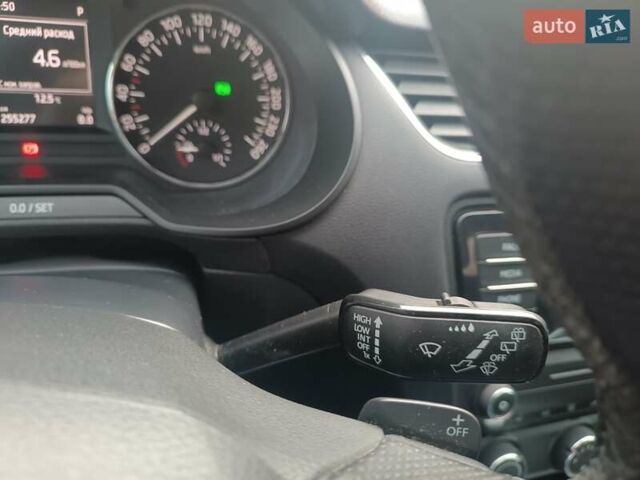 Білий Шкода Октавія, об'ємом двигуна 1.6 л та пробігом 255 тис. км за 9500 $, фото 19 на Automoto.ua