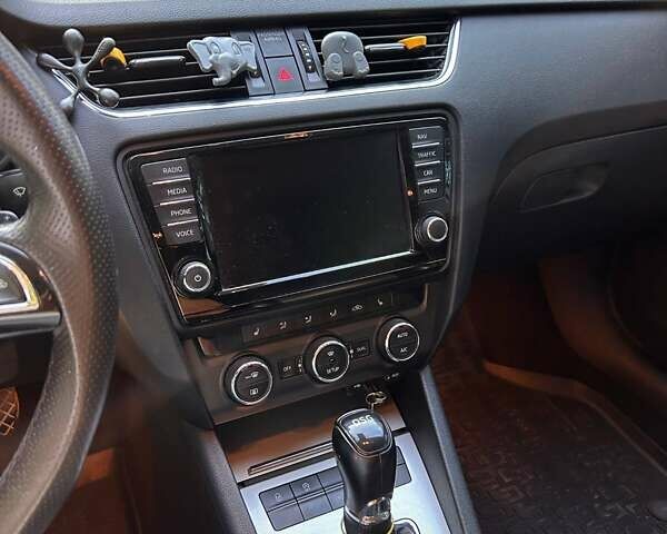 Белый Шкода Октавия, объемом двигателя 1.97 л и пробегом 296 тыс. км за 13100 $, фото 7 на Automoto.ua