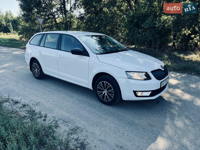 Белый Шкода Октавия, объемом двигателя 1.2 л и пробегом 23 тыс. км за 8900 $, фото 7 на Automoto.ua
