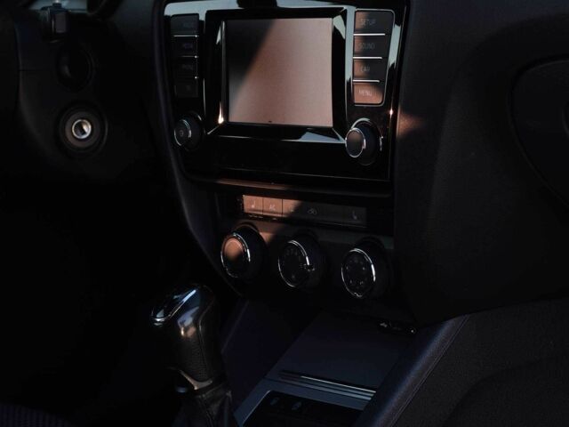 Шкода Октавия 2014 в Кривом Роге на Automoto.ua Белый Шкода Октавия, объемом двигателя 1.6 л и пробегом 304 тыс. км за 8999 $, фото 13 на Automoto.ua