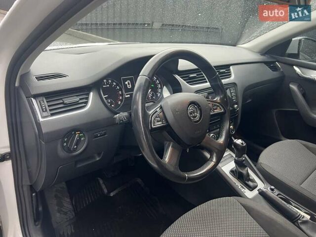 Белый Шкода Октавия, объемом двигателя 1.97 л и пробегом 310 тыс. км за 10950 $, фото 7 на Automoto.ua