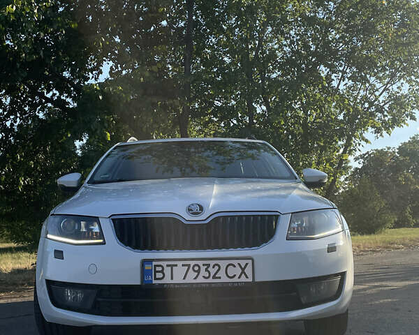 Белый Шкода Октавия, объемом двигателя 1.97 л и пробегом 303 тыс. км за 13500 $, фото 12 на Automoto.ua