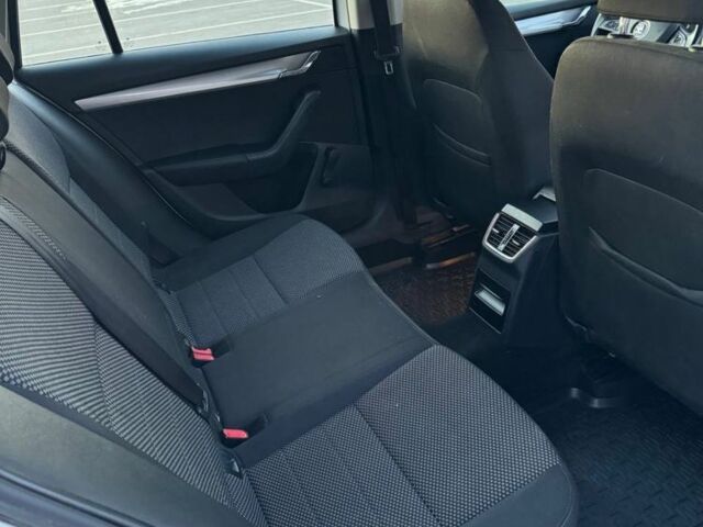 Білий Шкода Октавія, об'ємом двигуна 1.6 л та пробігом 248 тис. км за 6100 $, фото 5 на Automoto.ua
