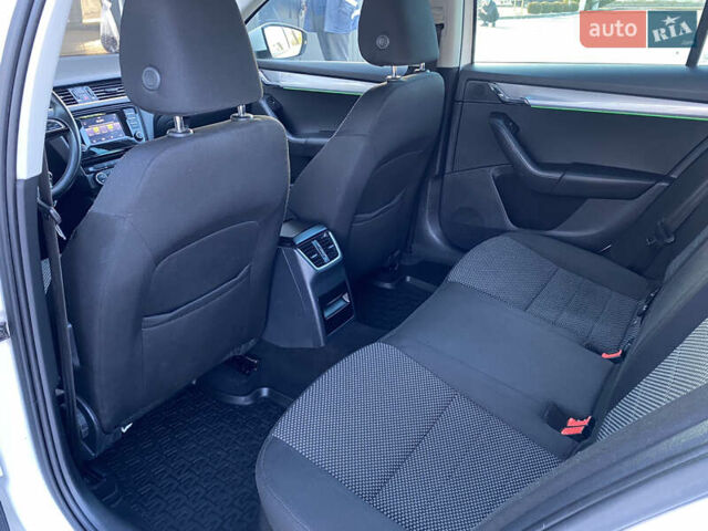 Белый Шкода Октавия, объемом двигателя 1.6 л и пробегом 236 тыс. км за 9799 $, фото 44 на Automoto.ua