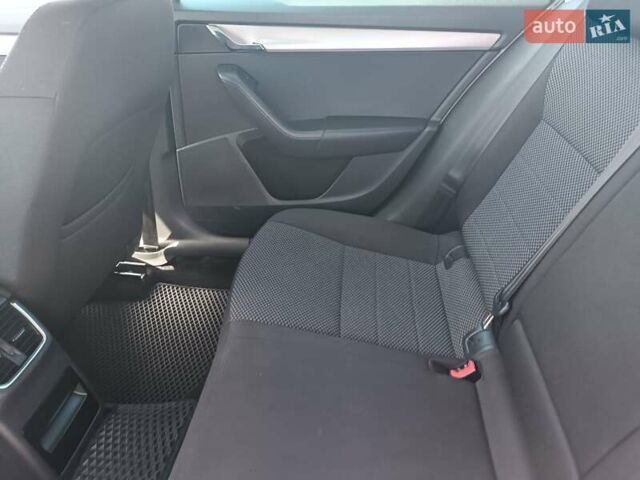 Білий Шкода Октавія, об'ємом двигуна 1.6 л та пробігом 297 тис. км за 10499 $, фото 26 на Automoto.ua