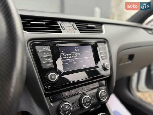 Білий Шкода Октавія, об'ємом двигуна 1.97 л та пробігом 195 тис. км за 13999 $, фото 35 на Automoto.ua