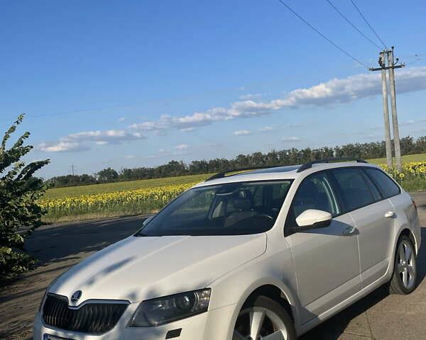 Белый Шкода Октавия, объемом двигателя 1.97 л и пробегом 303 тыс. км за 13500 $, фото 4 на Automoto.ua